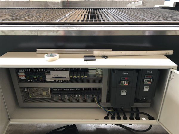 cnc metal ebaketa laserrako makina / zuntz optikoko laser ebakitzailea